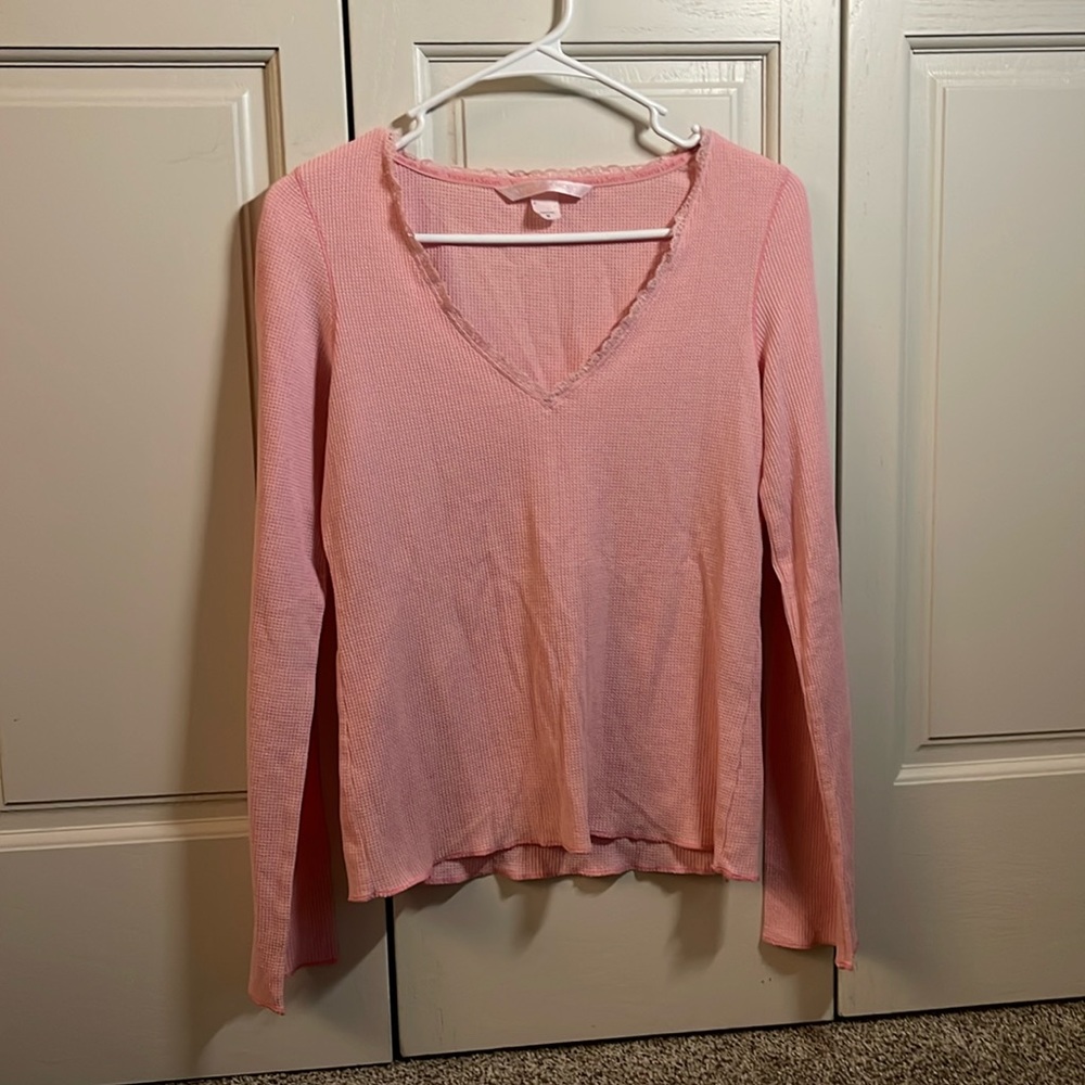 V-neck long sleeve top